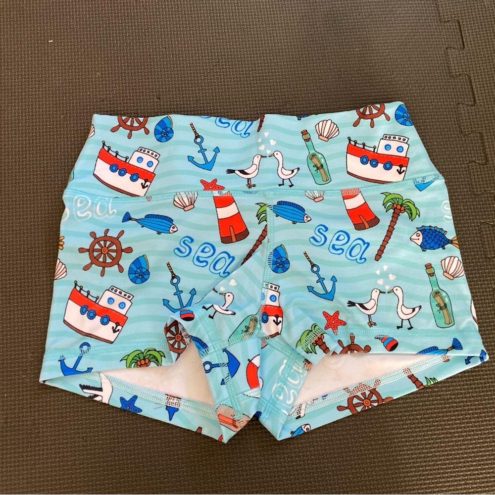 Rok the Box shorts, M